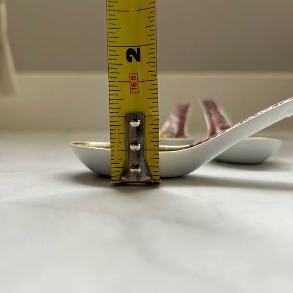 Various Asian Soup Spoons Set - Red Mun Shou, Floral, White Designs - Picture 5 of 11